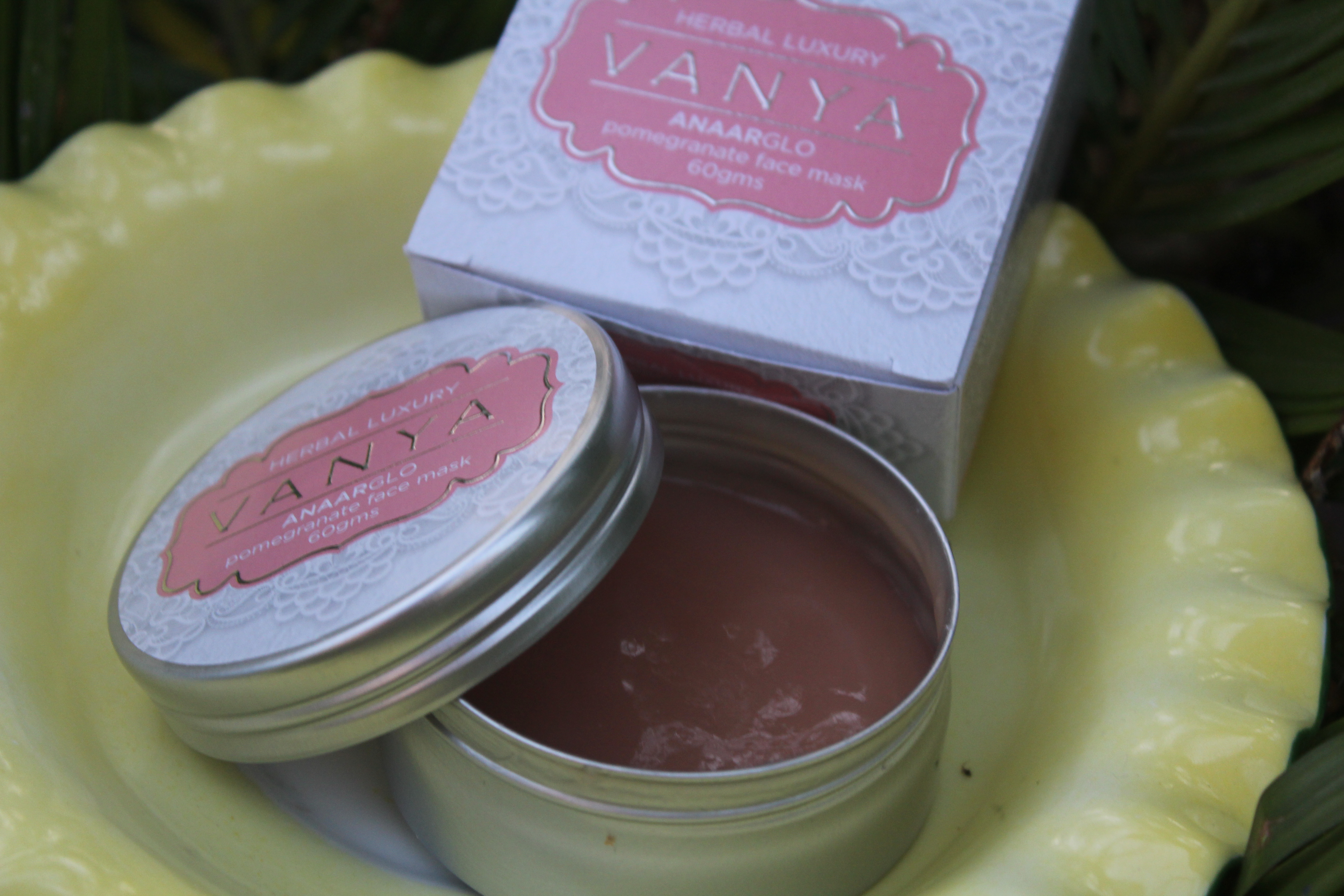 Vanya Pomegranate Face Mask