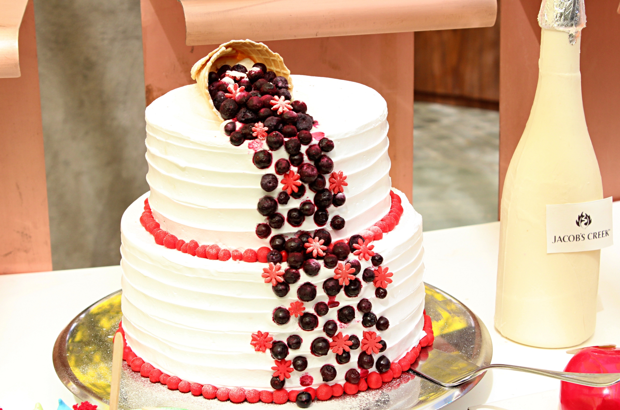 Jacobs Creek Berry Cake