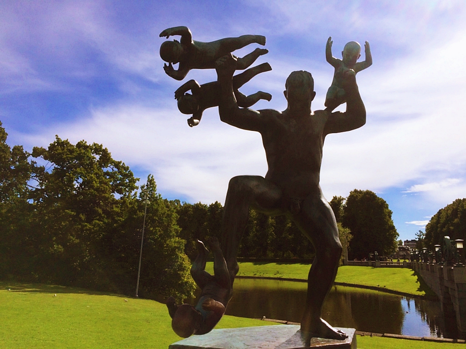 Frognerparken Man Attacked by Babies