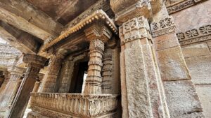 Adalaj Oriel Windows