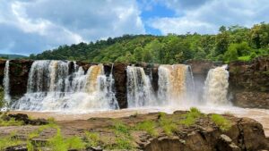 Gira Waterfall Saputara
