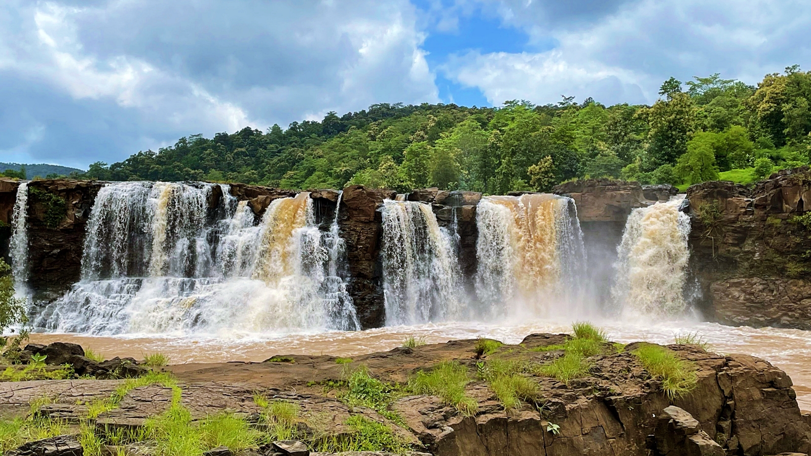 Gira Waterfall Saputara