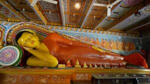 Rajamaha Viharaya Reclining Buddha