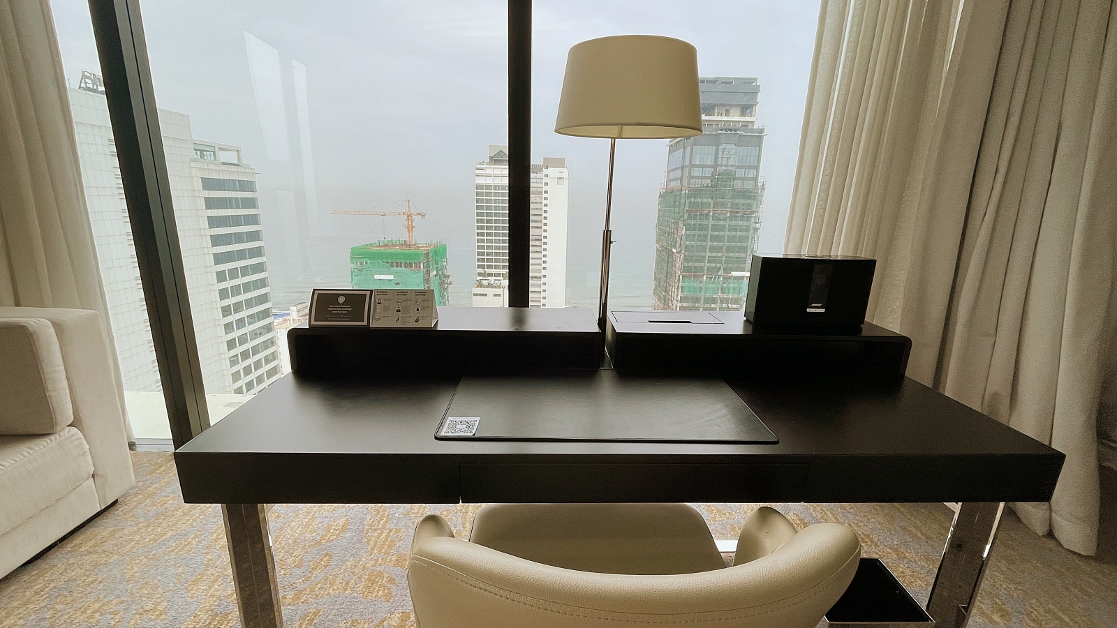 Movenpick Colombo Work Desk